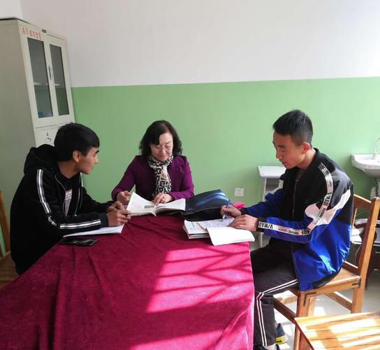 新疆树人教育咨询评价中心对赴和田地区洛浦县教学指导促交流教师互助